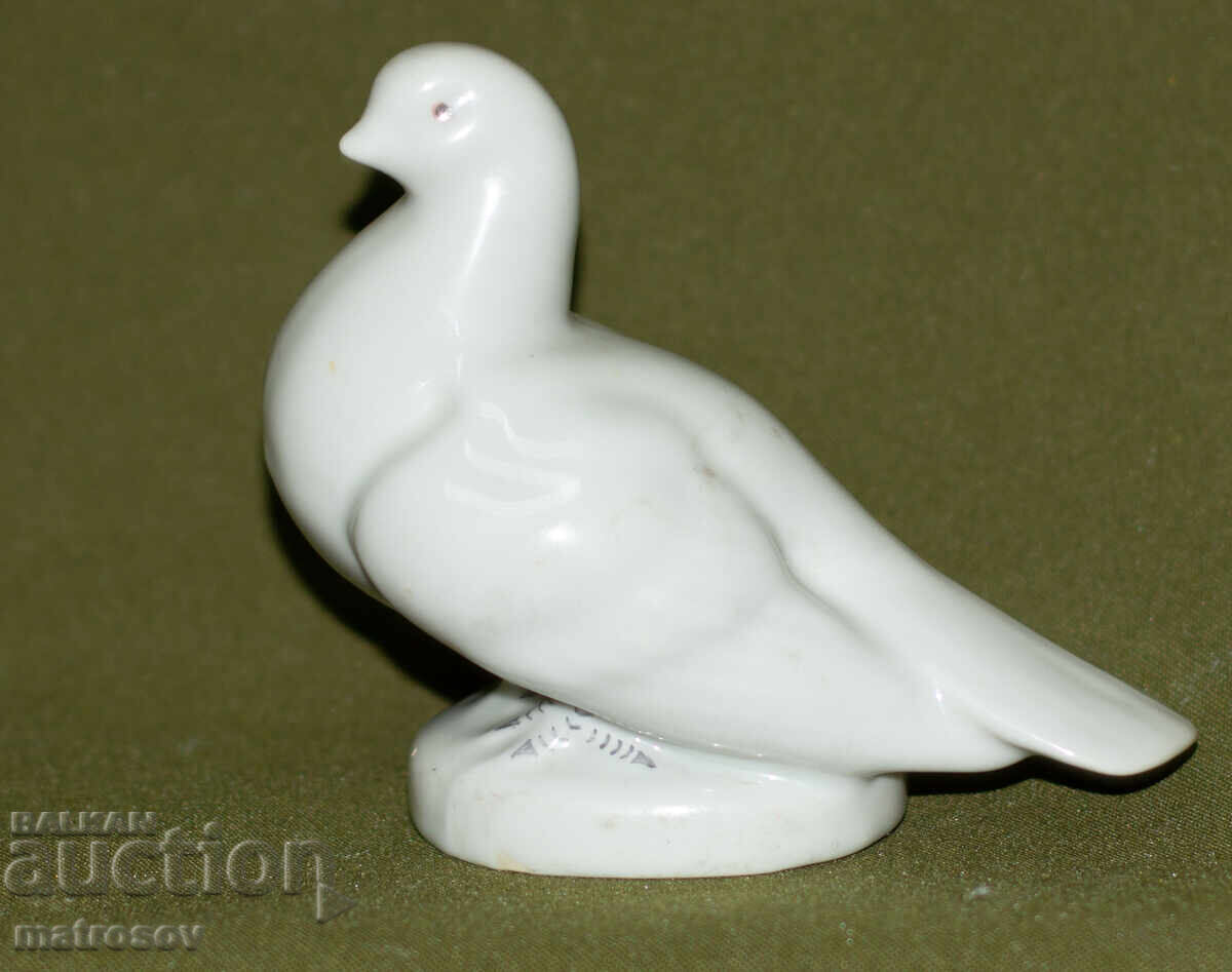 Auction  Decorative porcelain figurine, white dove
