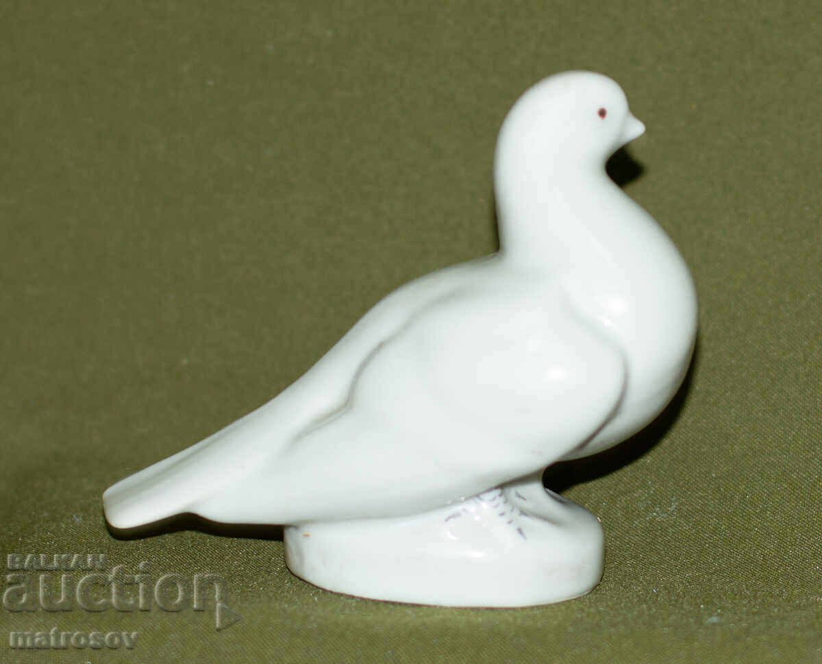 Decorative porcelain figurine, white dove