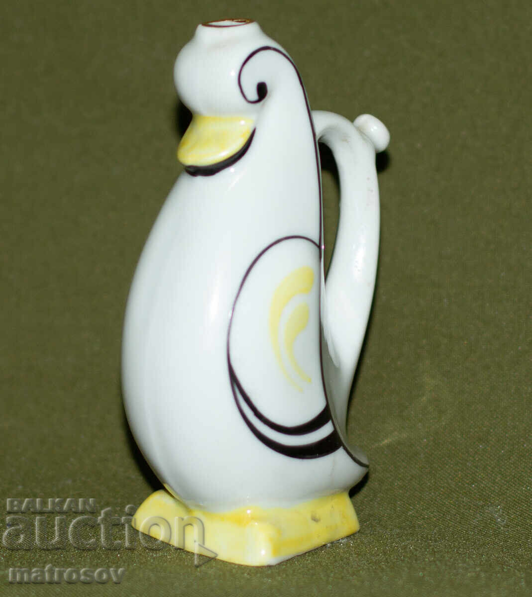 Българска декоративна порцеланова фигурка на пате с цена 80.00 лв. | € 40.90