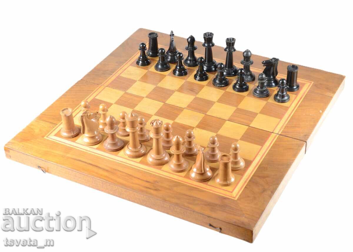 Доставка на Шах и Табла в дървена кутия 48 х 48 см. с кокалени зарчета Доставка на Шах и Табла в дървена кутия 48 х 48 см. с кокалени зарчета