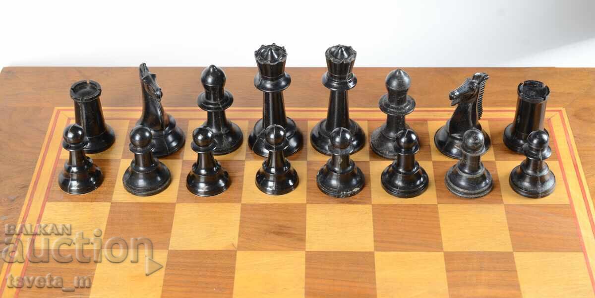 Шах и Табла в дървена кутия 48 х 48 см. с кокалени зарчета - 5 Шах и Табла в дървена кутия 48 х 48 см. с кокалени зарчета - 5