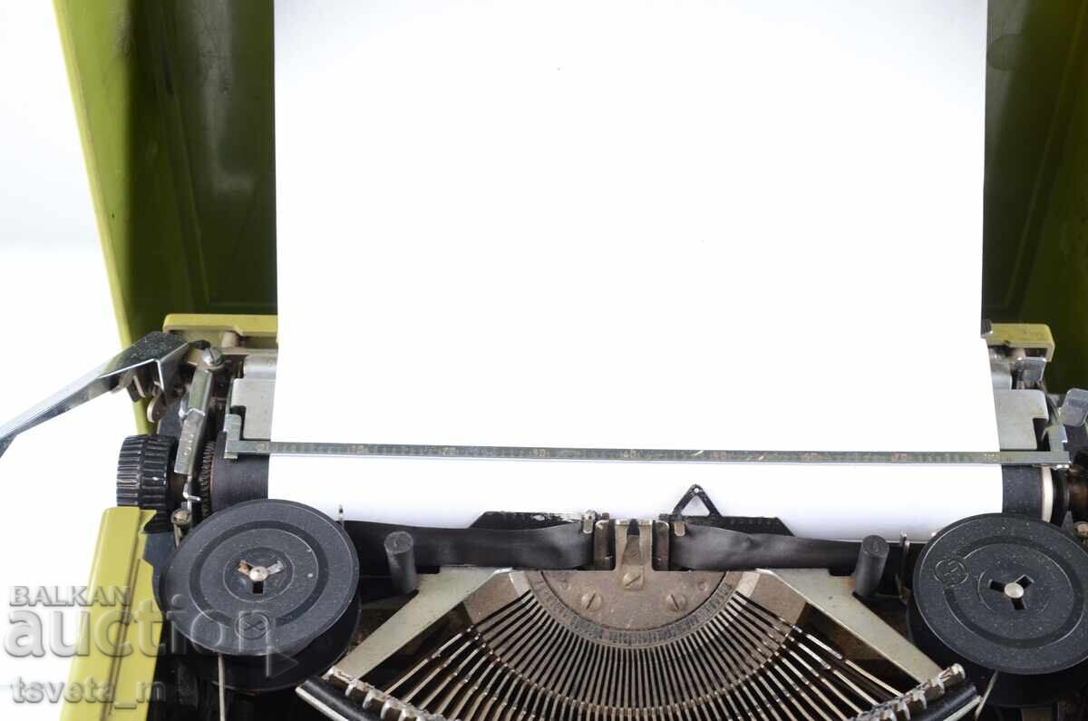 Licitație Mașină de scris MARIȚA 30 chirilică soc - funcționează