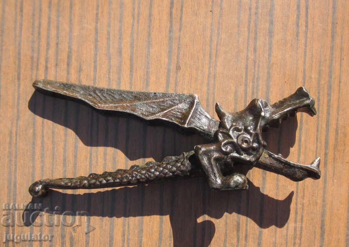 Доставка на стара Руска Съветска метална настолна орехотрошачка дракон Доставка на стара Руска Съветска метална настолна орехотрошачка дракон