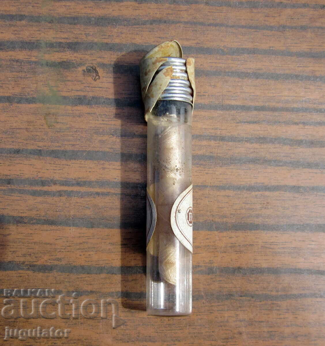 Παλαιός Γερμανικός ιατρικός χειρουργικός κλωστός σε φιαλίδιο με τιμή 25.00 BGN | € 12.78