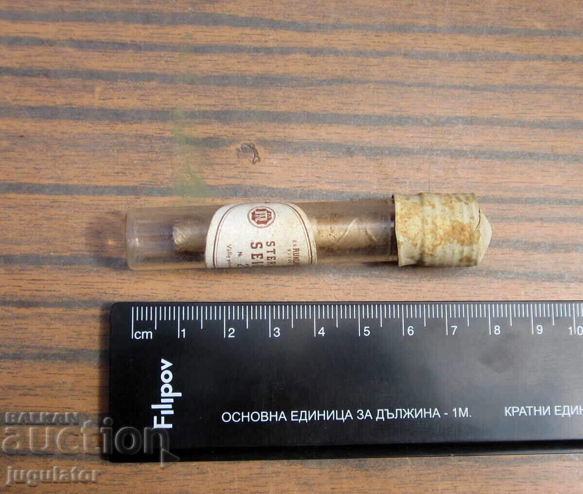 Livrarea Fir chirurgical medical german vechi într-o sticluță