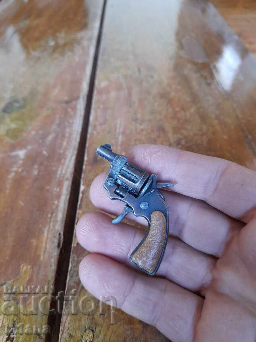 Old Keychain Pistol with price 11.00 BGN | € 5.62