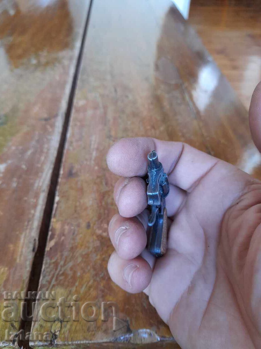 Auction  Old Keychain Pistol