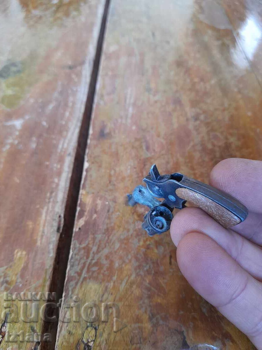 Old Keychain Pistol - 5