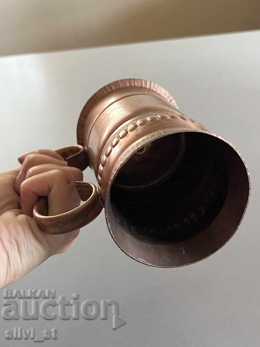 Аукцион Меден Свещник / форма на чаша Аукцион Меден Свещник / форма на чаша