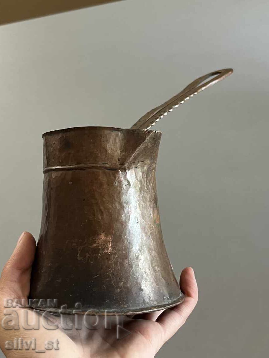 Old copper kettle with price 25.00 BGN | € 12.78