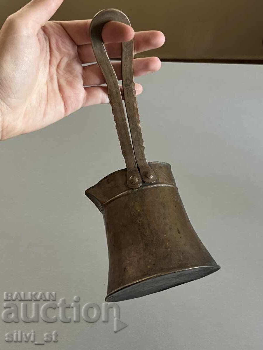 Auction  Old copper kettle