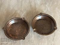 Două scrumiere vechi de cupru