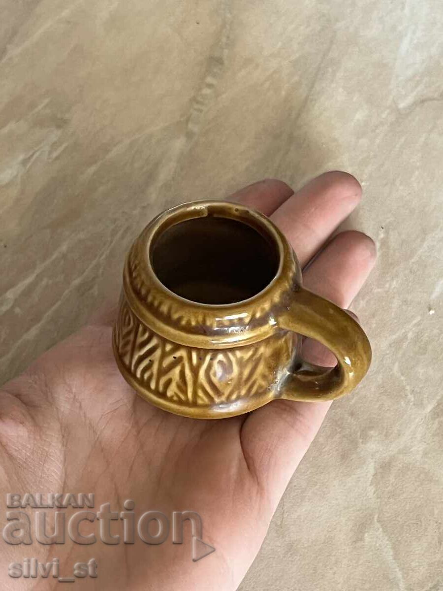 Порцеланова фигурка / Халба с цена 10.00 лв. | € 5.11