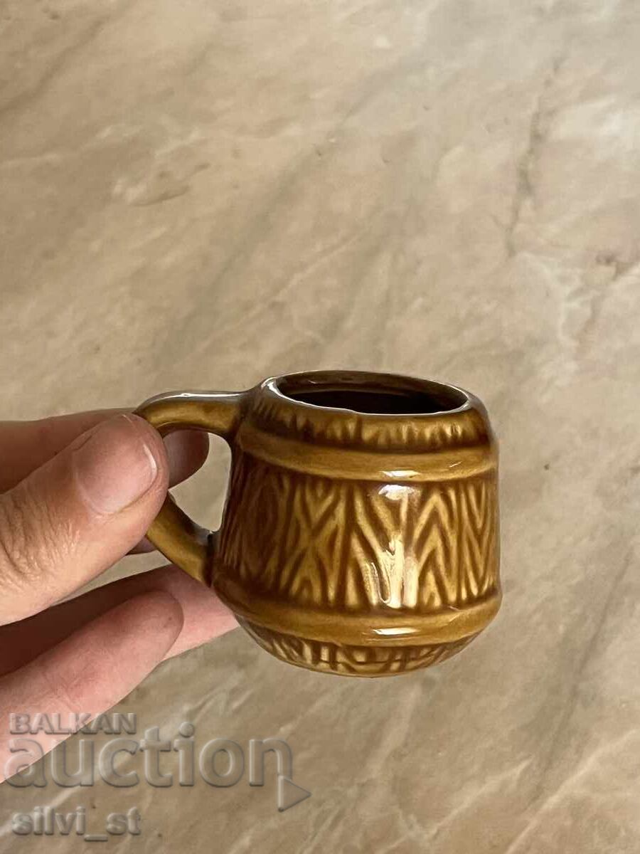 Доставка на Порцеланова фигурка / Халба