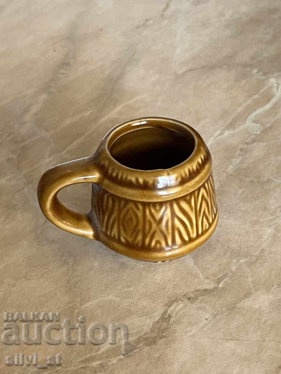 Порцеланова фигурка / Халба