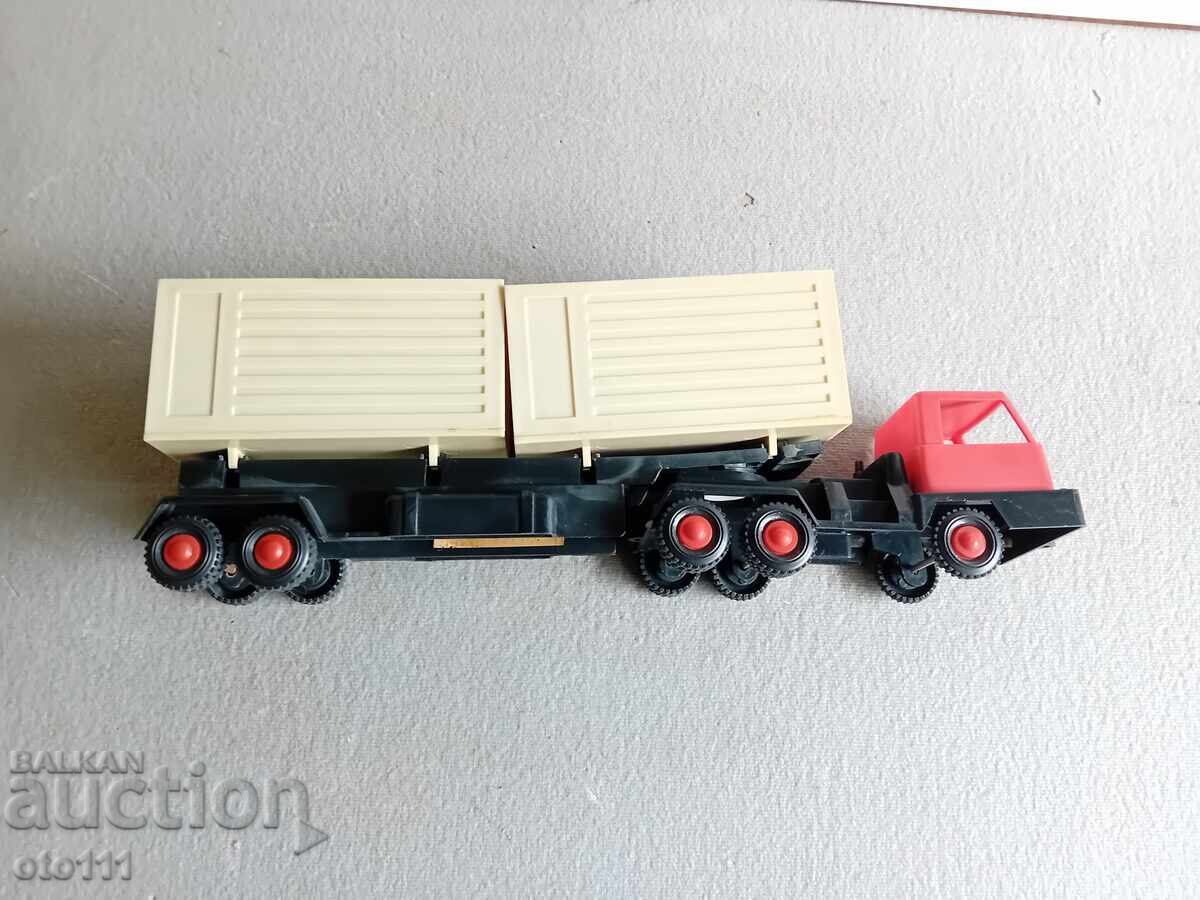 Auction OLD SOCIALIST, TOY TRUCK TRAILER Auction OLD SOCIALIST, TOY TRUCK TRAILER