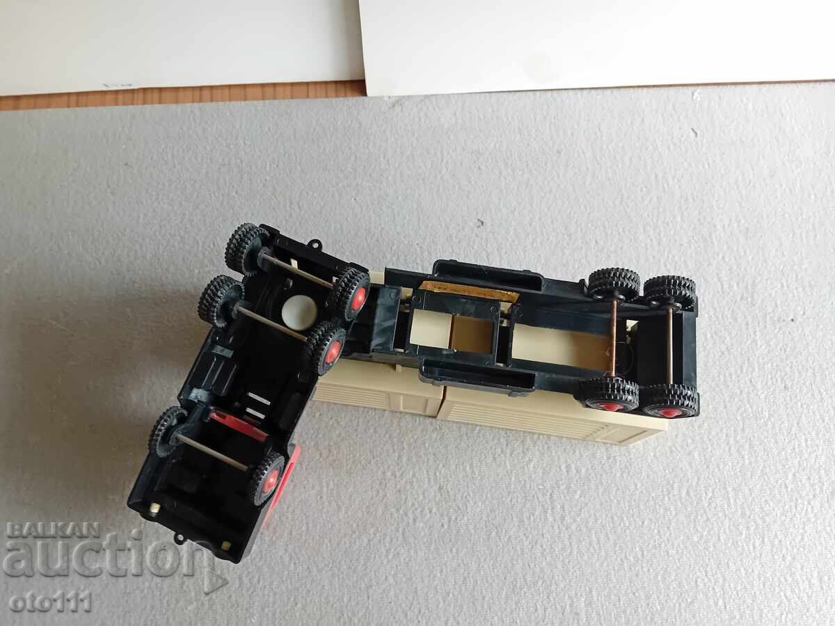 OLD SOCIALIST, TOY TRUCK TRAILER - 5 OLD SOCIALIST, TOY TRUCK TRAILER - 5