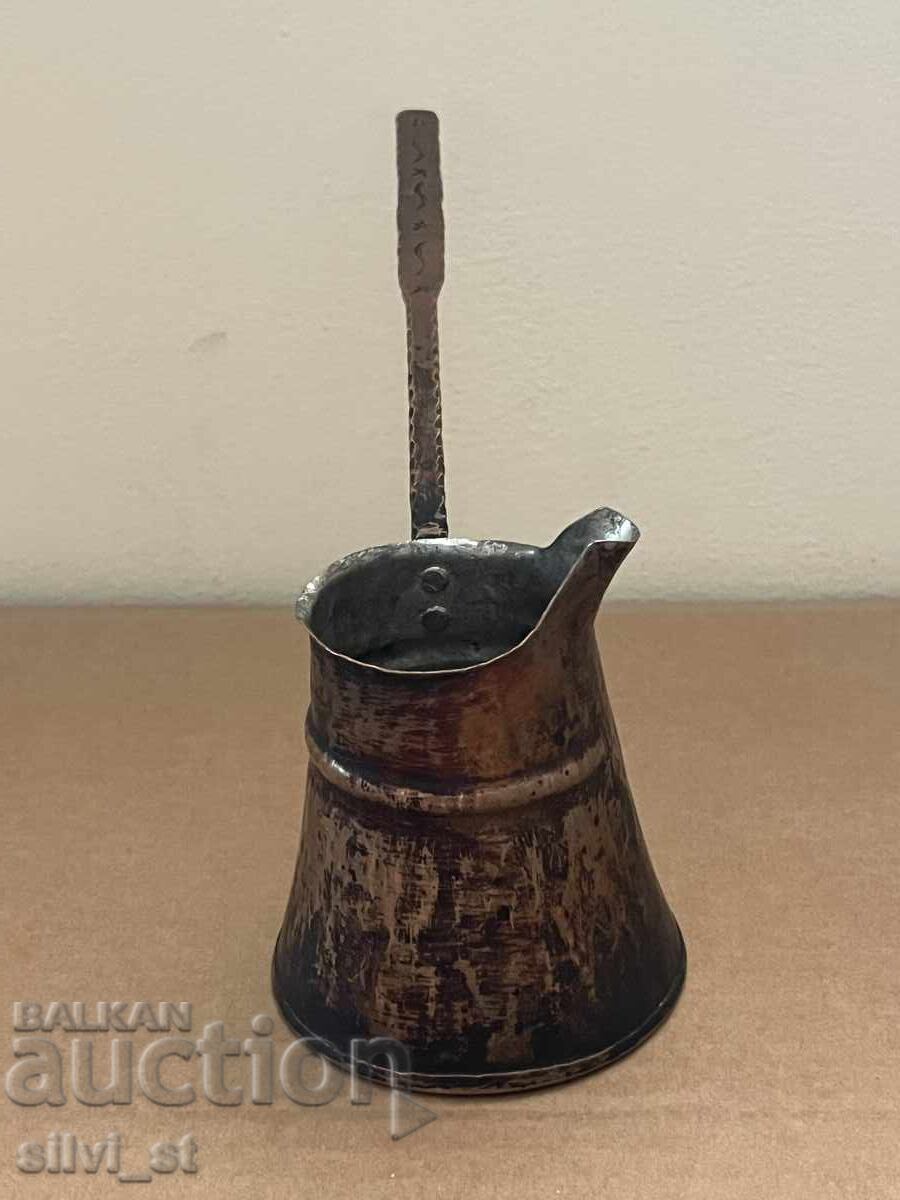 Old copper kettle with price 25.00 BGN | € 12.78 Old copper kettle with price 25.00 BGN | € 12.78