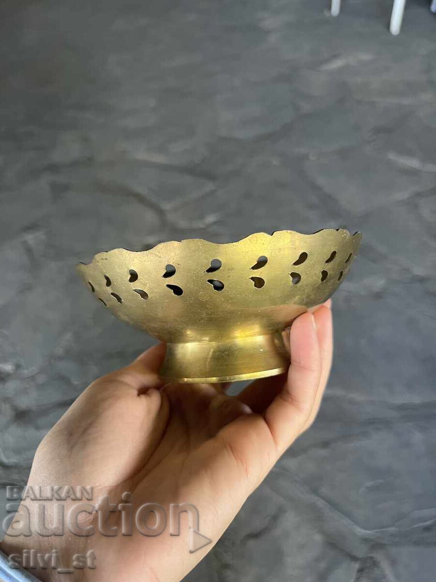 Δοχείο από ορείχαλκο / vintage με τιμή 27.00 BGN | € 13.80 Δοχείο από ορείχαλκο / vintage με τιμή 27.00 BGN | € 13.80