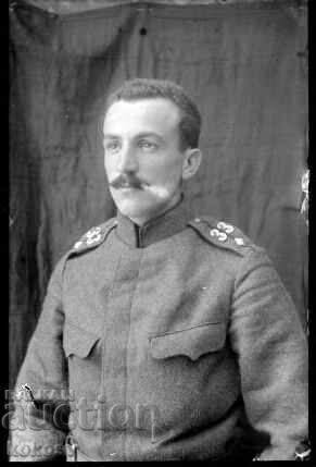 Стъклена фото плака.Офицер от 33-ти Свищовски полк.Свищов Стъклена фото плака.Офицер от 33-ти Свищовски полк.Свищов