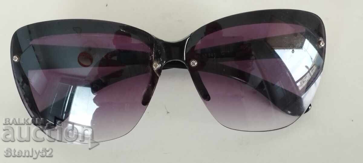 Healthy Morgan sunglasses with a plastic frame