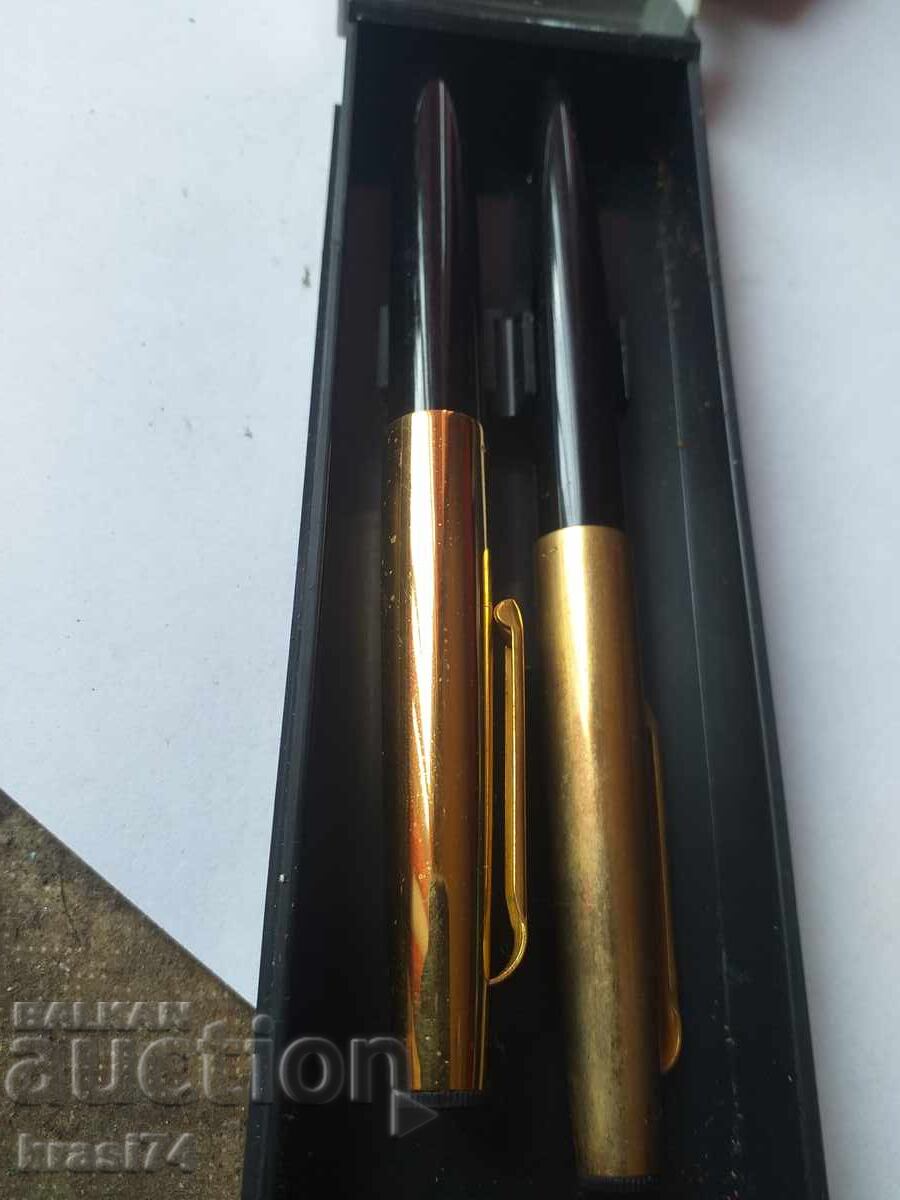 Σετ στυλό και πένας - Ρωσικό με τιμή 80.00 BGN | € 40.90 Σετ στυλό και πένας - Ρωσικό με τιμή 80.00 BGN | € 40.90