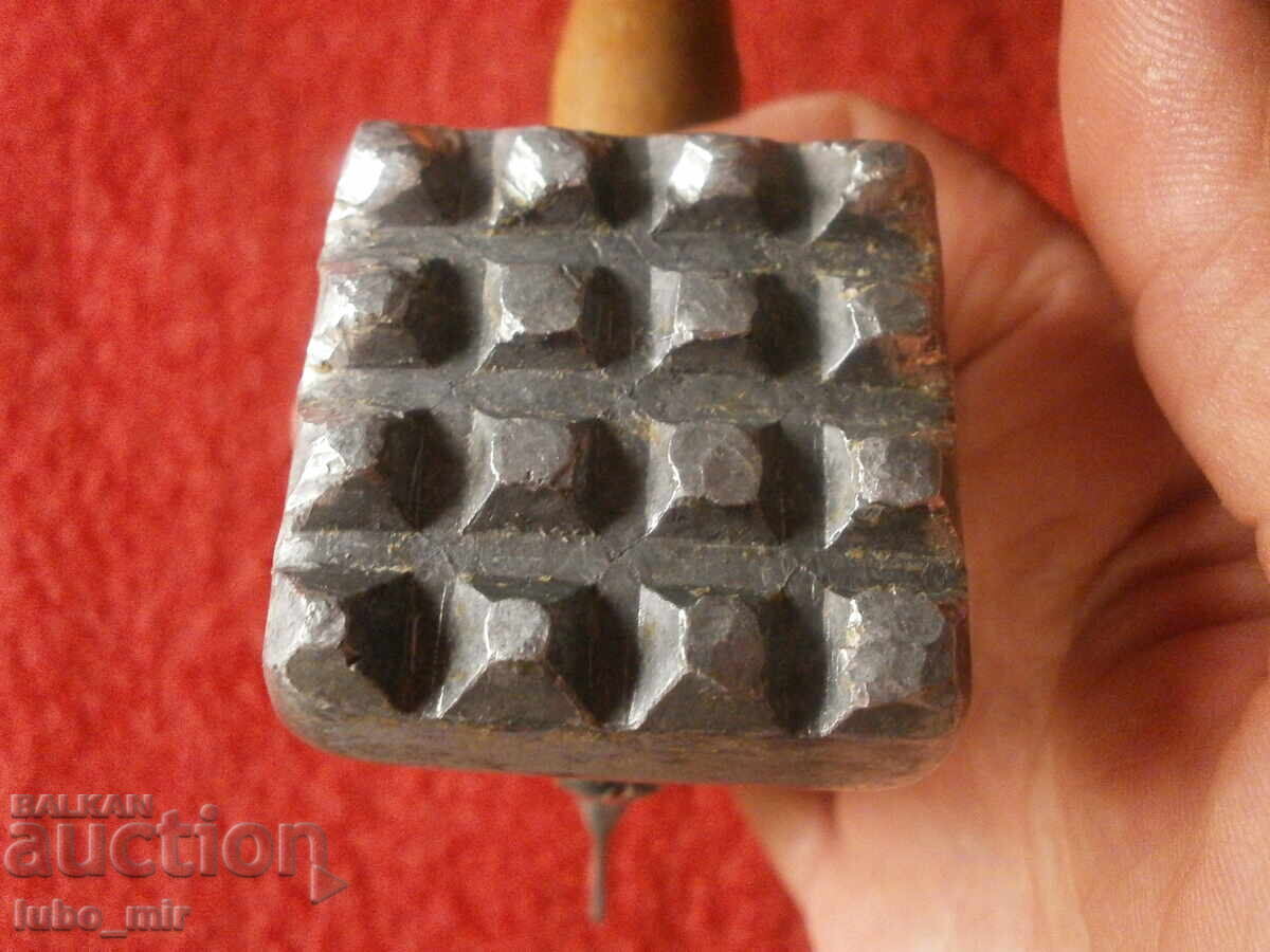 Delivery of OLD RUSSIAN HAMMER FOR CHOPS