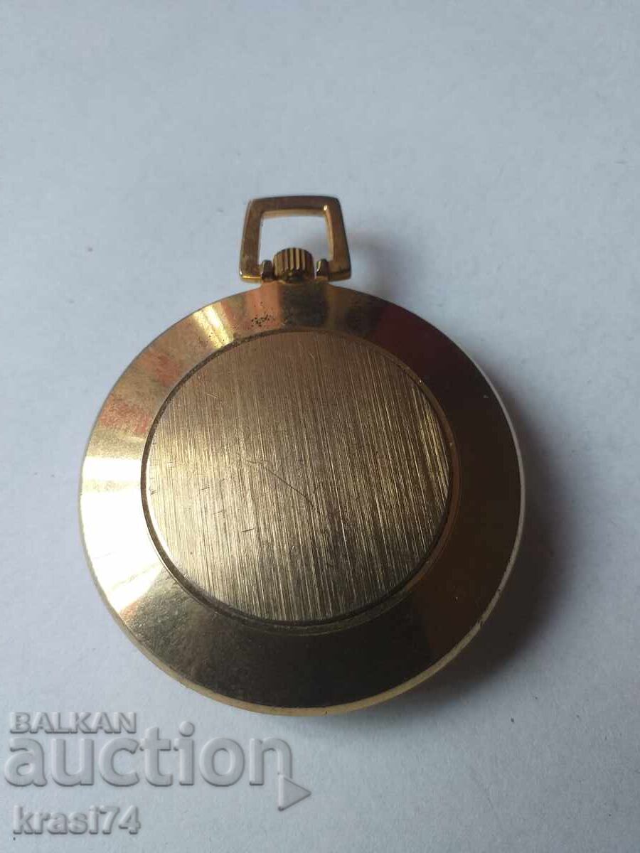 Позлатен часовник с цена 50.00 лв. | € 25.56 Позлатен часовник с цена 50.00 лв. | € 25.56