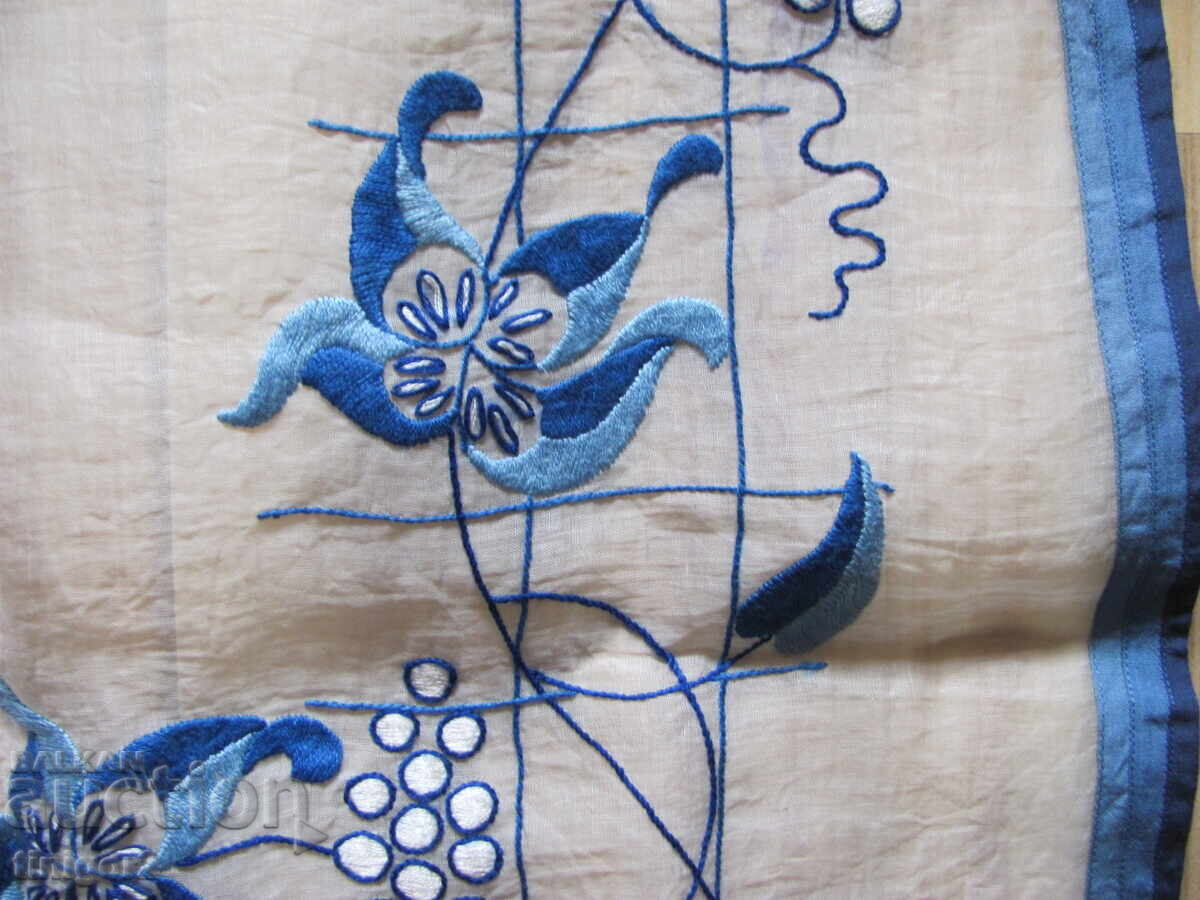 Beautiful vintage hand-embroidered tablecloth, 90x90cm with price 28.00 BGN | € 14.32 Beautiful vintage hand-embroidered tablecloth, 90x90cm with price 28.00 BGN | € 14.32