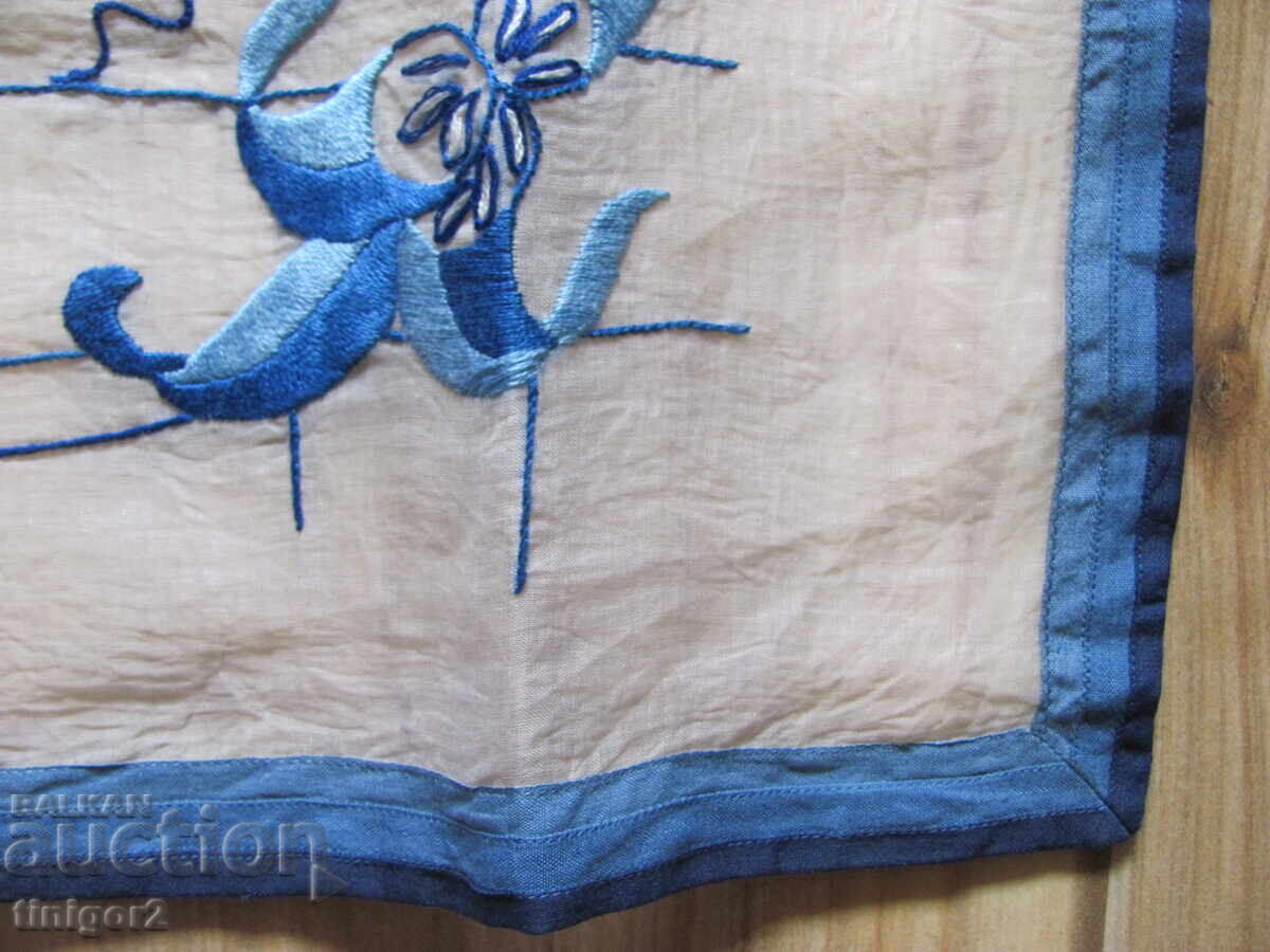 Delivery of Beautiful vintage hand-embroidered tablecloth, 90x90cm Delivery of Beautiful vintage hand-embroidered tablecloth, 90x90cm