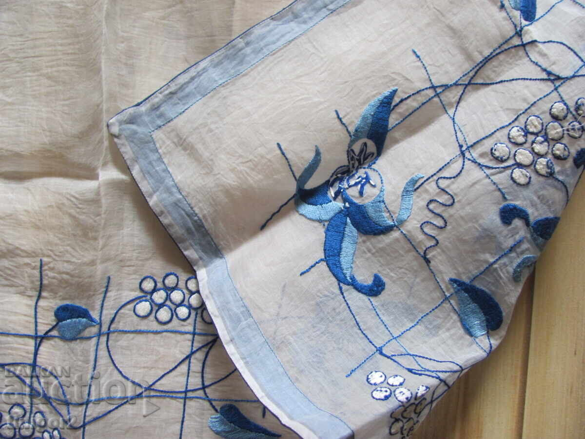 Beautiful vintage hand-embroidered tablecloth, 90x90cm - 5 Beautiful vintage hand-embroidered tablecloth, 90x90cm - 5