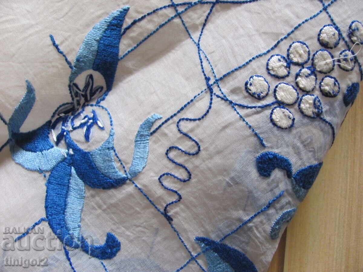 Beautiful vintage hand-embroidered tablecloth, 90x90cm - 6 Beautiful vintage hand-embroidered tablecloth, 90x90cm - 6