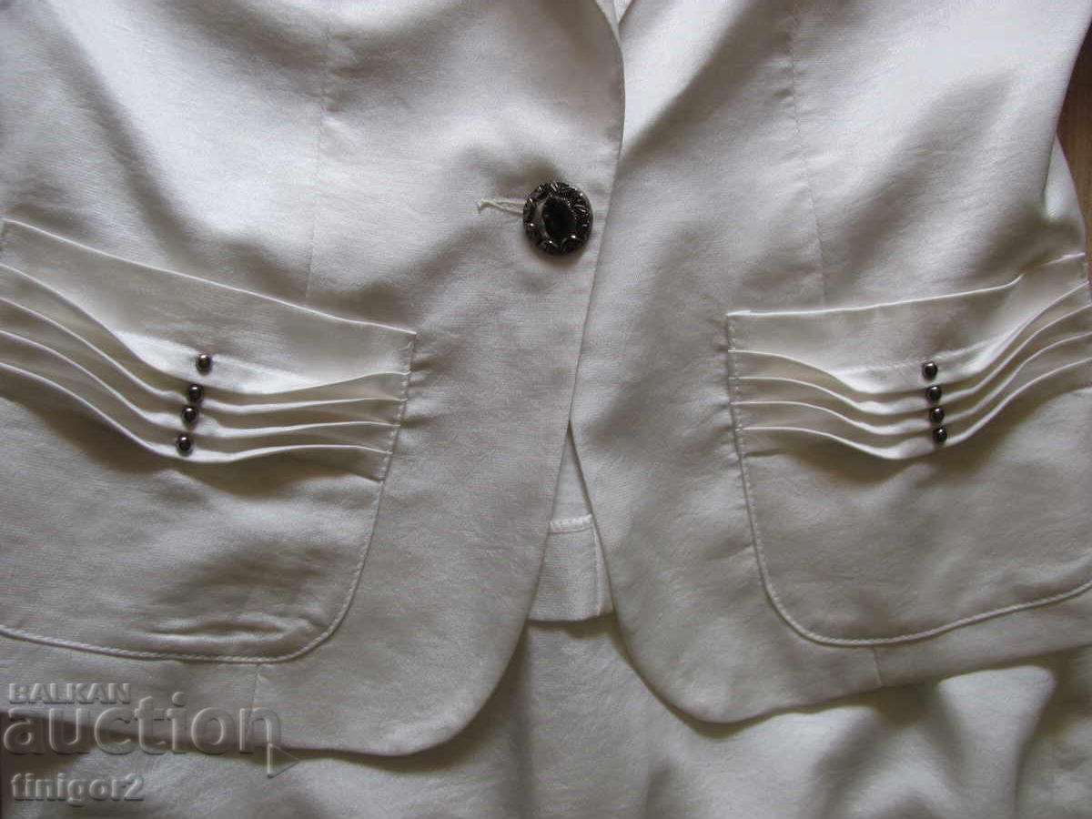 Auction  Designer Women's Suit LA FINALE - Moda PARIS, size 40