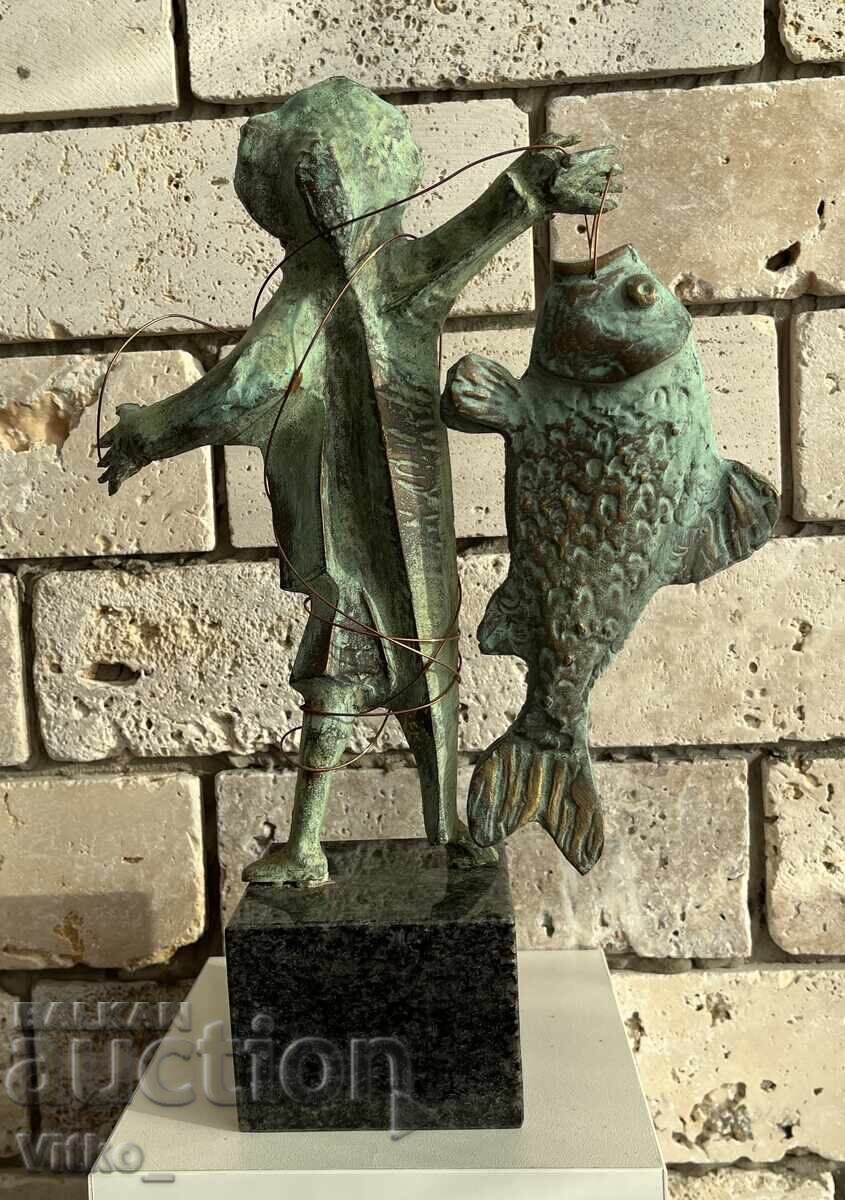 Σταυρί Καλίνοφ, γλυπτική, Ψαράς με τιμή 1199.00 BGN | € 613.04
