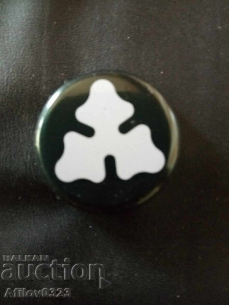 Капачка метална черна с триъгълна фигура. Капачка метална черна с триъгълна фигура.