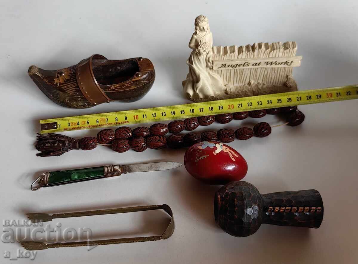 LOT SOUVENIRS AND OTHER - 6