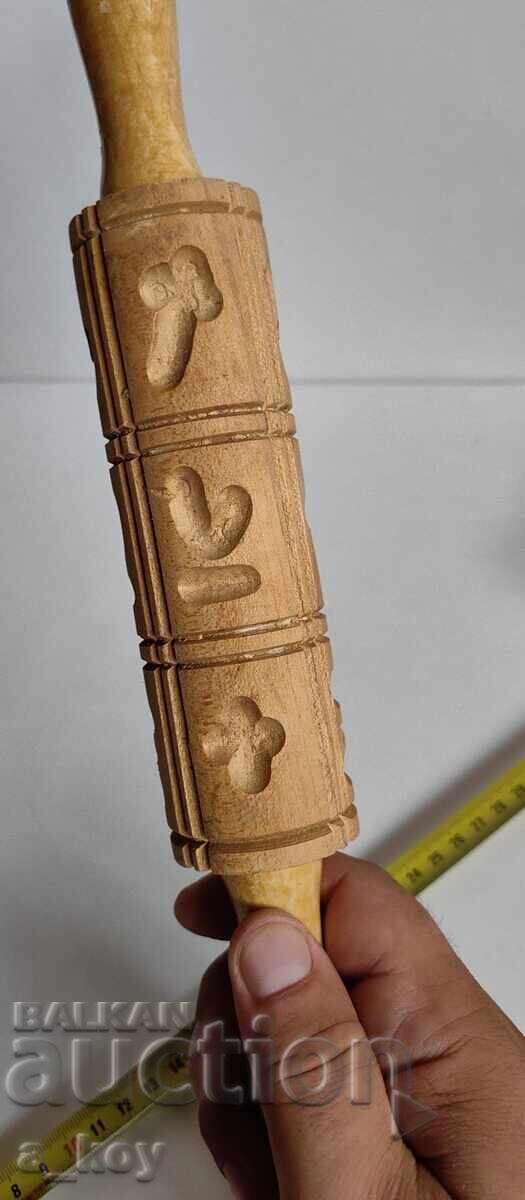 SUCLITOR DIN LEMN CU FORME PENTRU PRĂJITURI cu preț € 9.00 | 17.60 BGN SUCLITOR DIN LEMN CU FORME PENTRU PRĂJITURI cu preț € 9.00 | 17.60 BGN