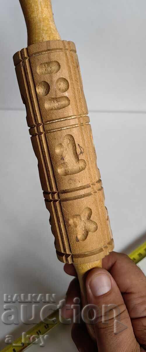 Доставка на ДЪРВЕНА ТОЧИЛКА С ФИГУРИ ФОРМИ ЗА СЛАДКИ