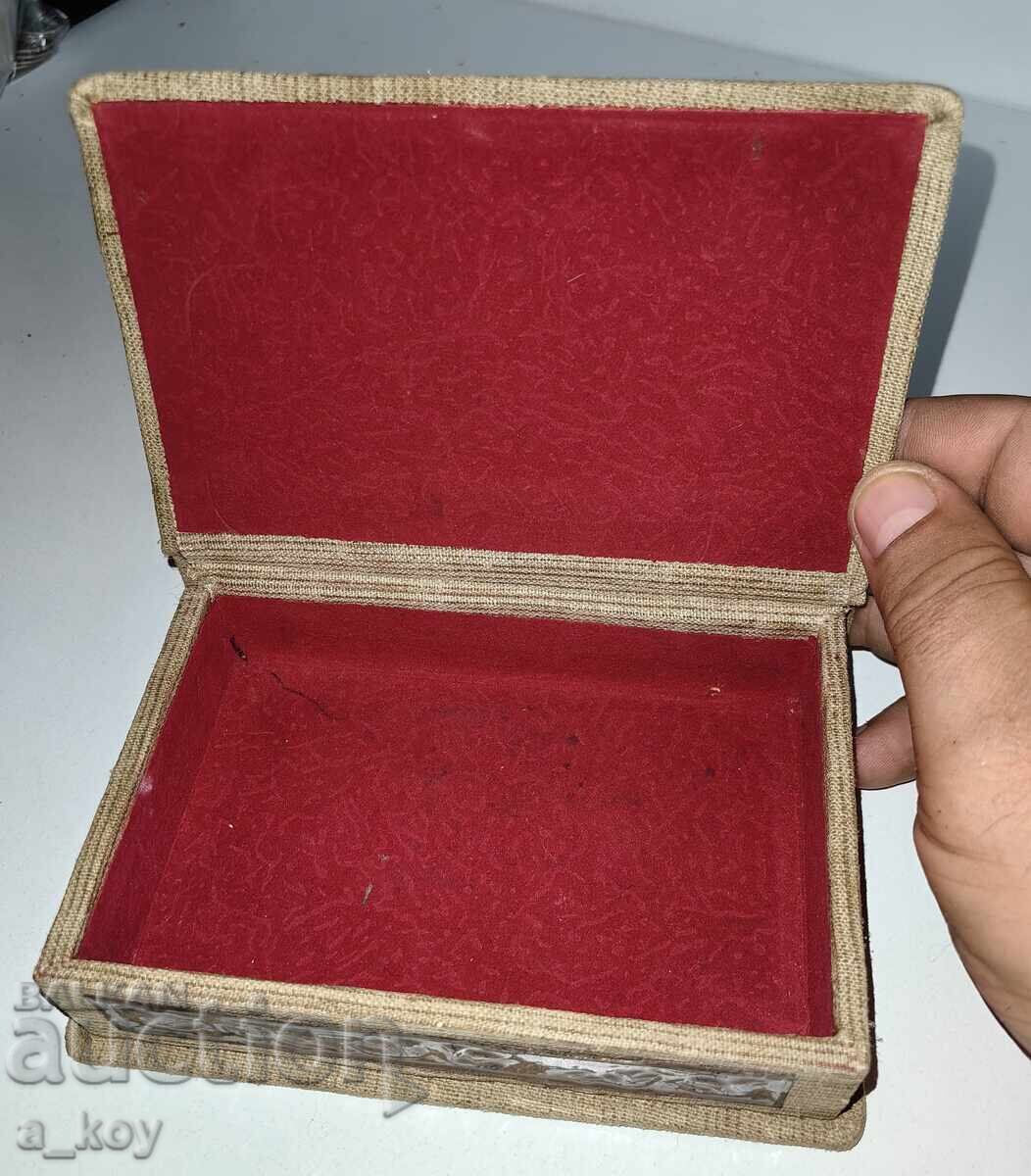 Auction BEAUTIFUL JEWELRY BOX WITH BRASS TRIM Auction BEAUTIFUL JEWELRY BOX WITH BRASS TRIM