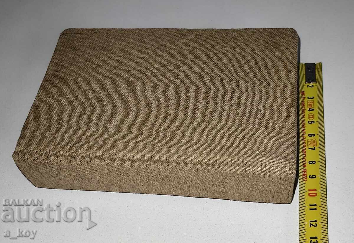 BEAUTIFUL JEWELRY BOX WITH BRASS TRIM - 5 BEAUTIFUL JEWELRY BOX WITH BRASS TRIM - 5