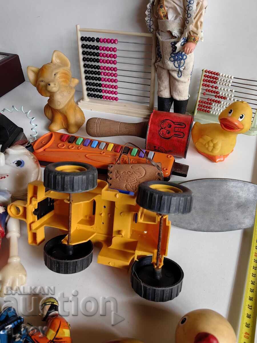 LOT OF CHILDREN'S TOYS - THE LOT OF TOYS IS NOT DIVIDED - 6