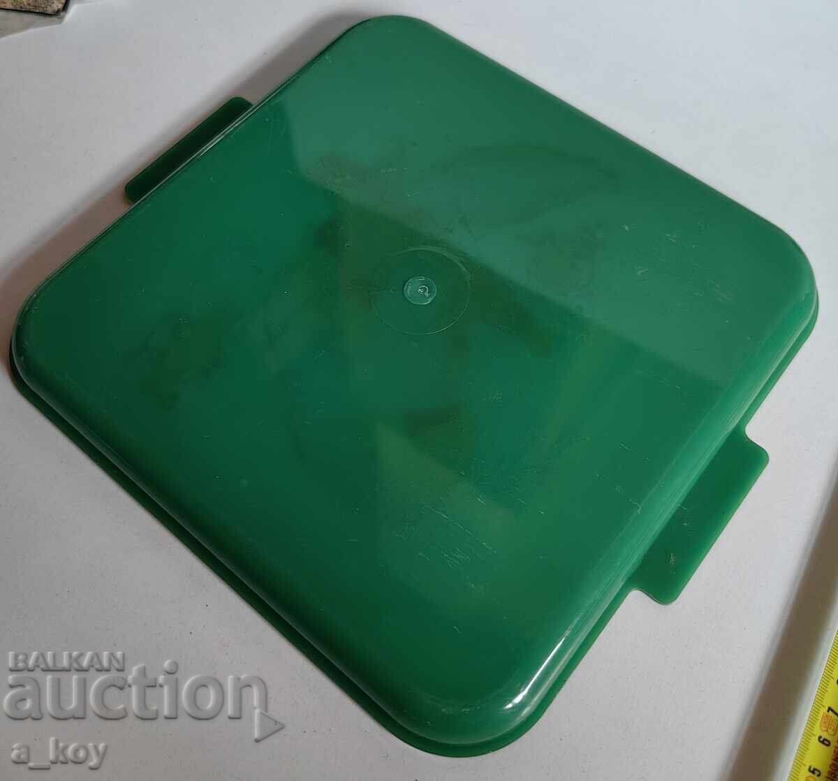 ПЛАСТМАСОВ СОЦ ПОДНОС С ДЕТСКИ МОТИВИ с цена 10.00 лв. | € 5.11