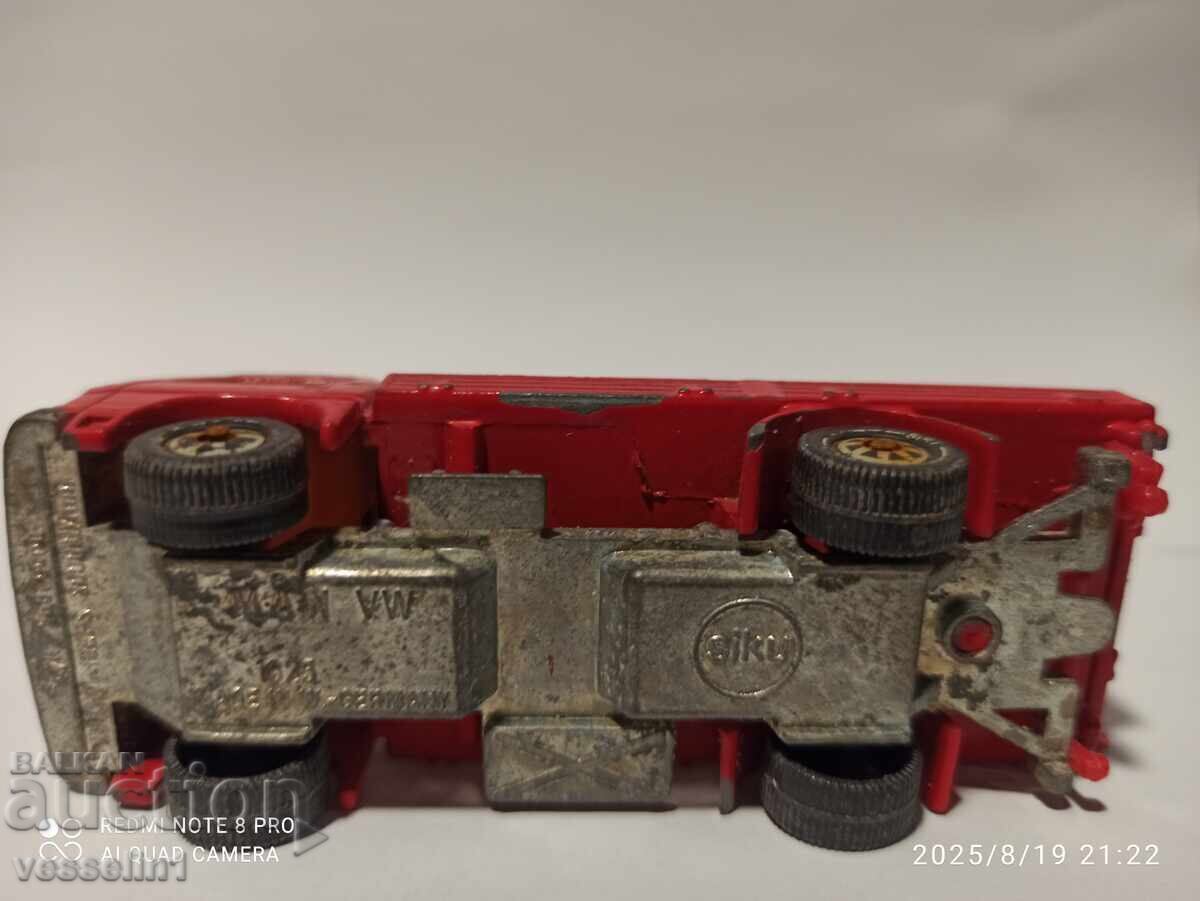 Аукцион Стара играчка камион на SIKU man Volkswagen 1/60