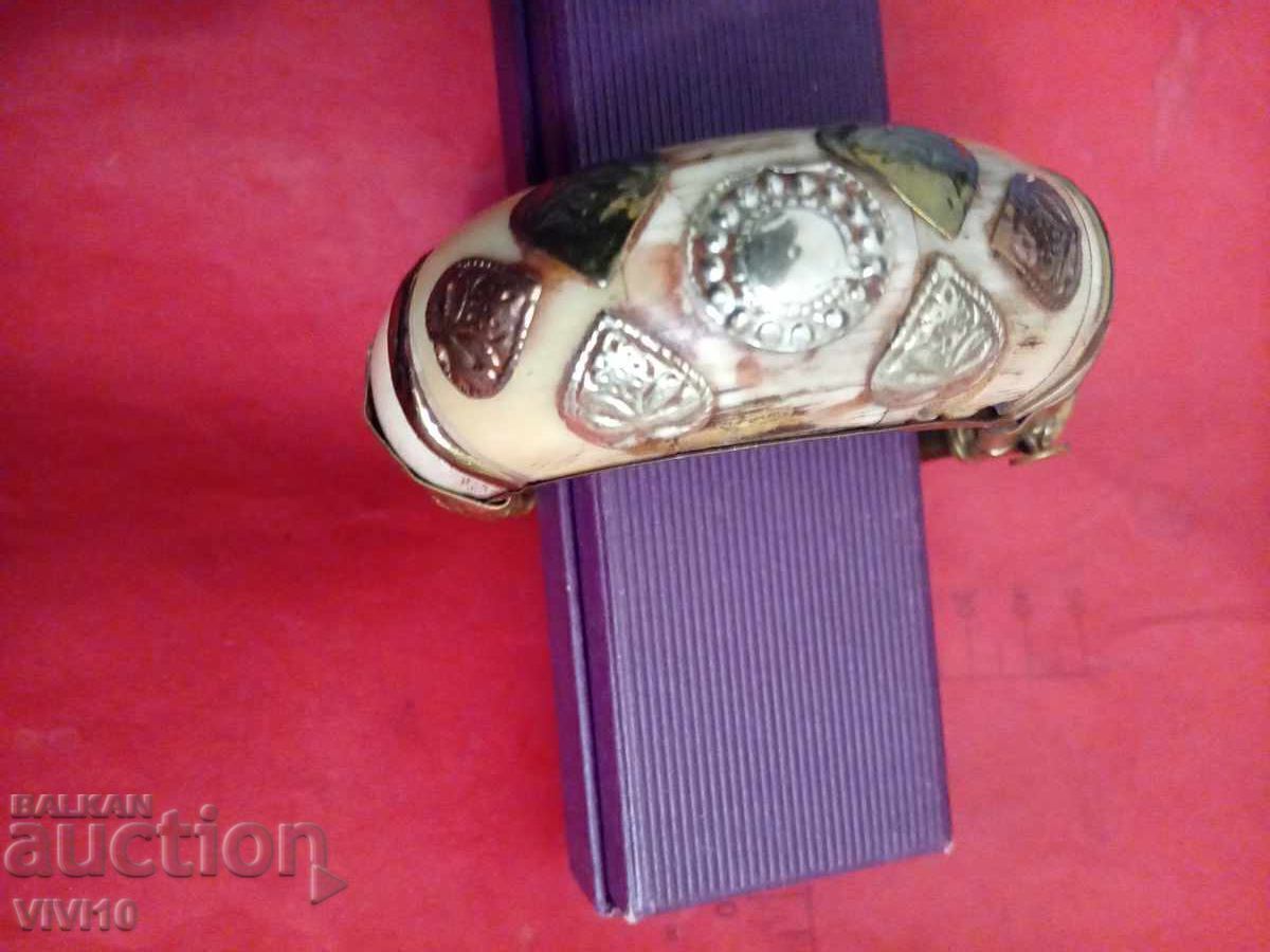 Старинна гривна от кост и бронз с цена € 25.00 | 48.90 лв.