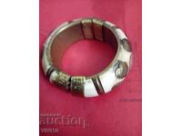 Αρχαίο βραχιόλι από κόκκαλο και μπρούντζο