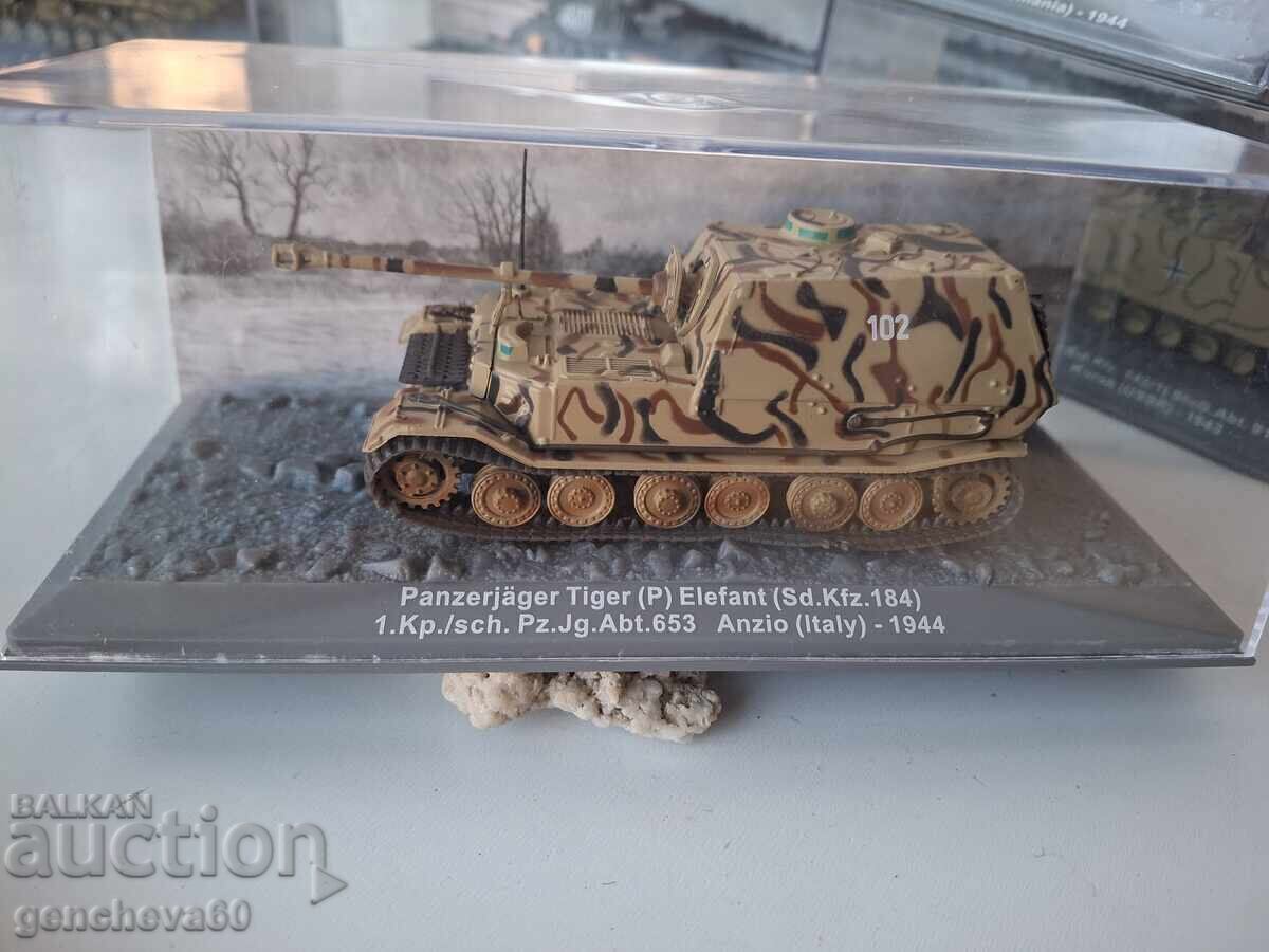 UNIQUE LOT OF TANK MODELS IN BOXES - 7 UNIQUE LOT OF TANK MODELS IN BOXES - 7