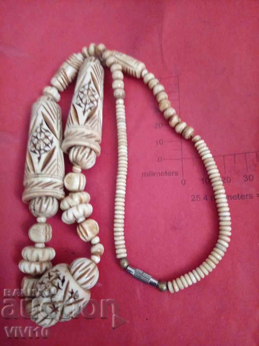 Старинно колие от кост, рог с цена 40.00 лв. | € 20.45 Старинно колие от кост, рог с цена 40.00 лв. | € 20.45