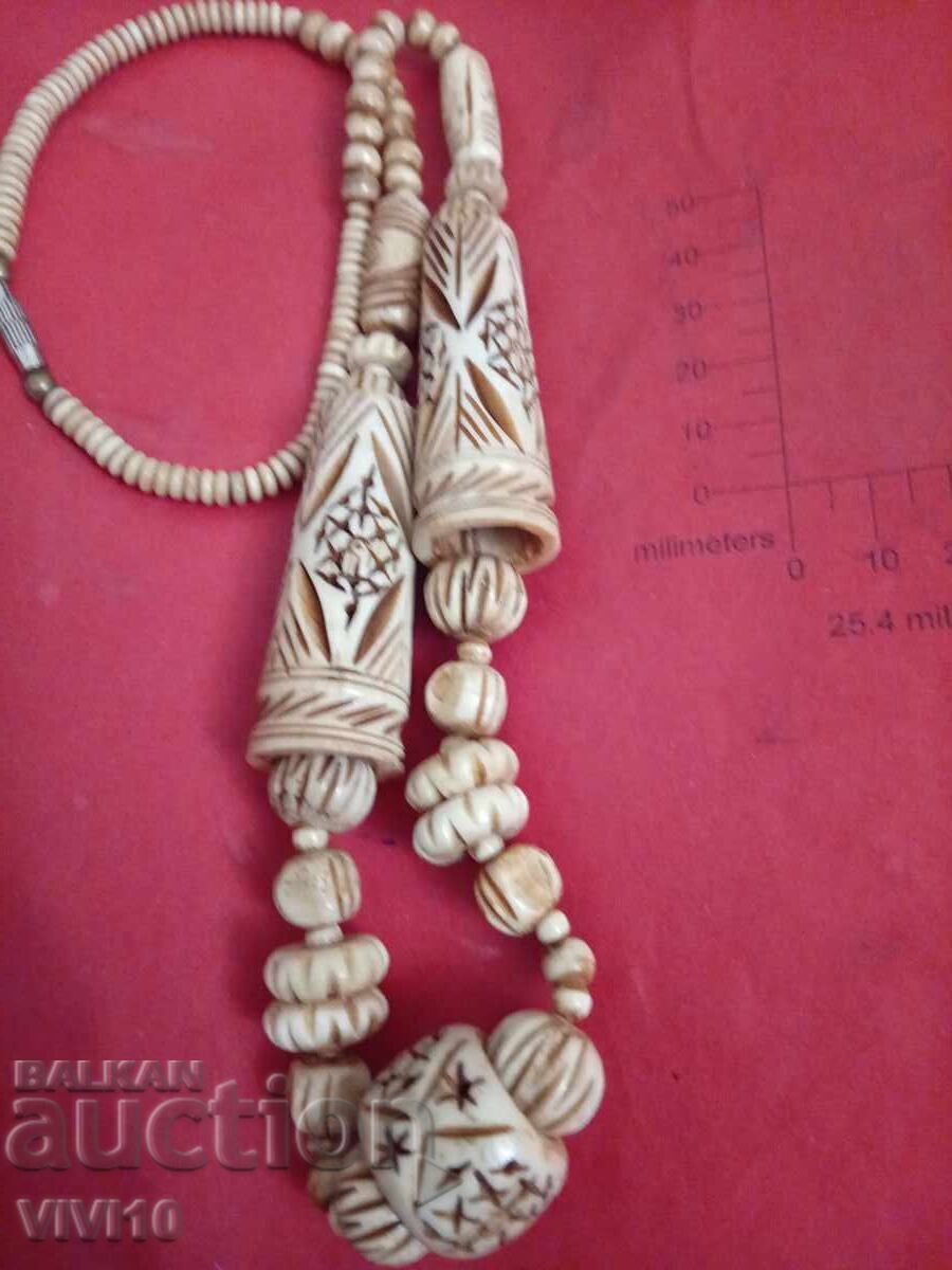 Старинно колие от кост, рог Старинно колие от кост, рог