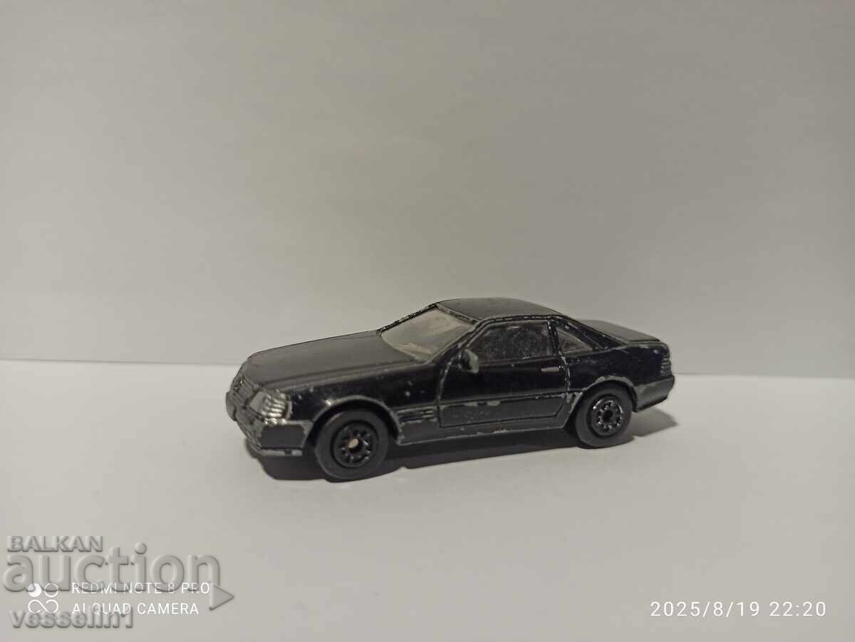 Jucărie veche 1/60 mașinuță rară Mercedes 500 SL cu preț € 7.00 | 13.69 BGN