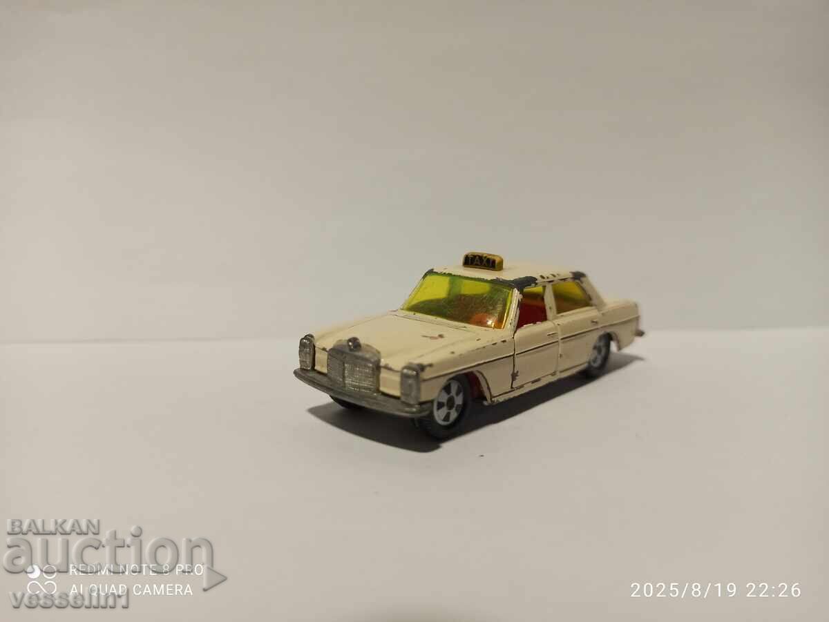 Аукцион Mercedes W115 V250 siku старият надпис Аукцион Mercedes W115 V250 siku старият надпис